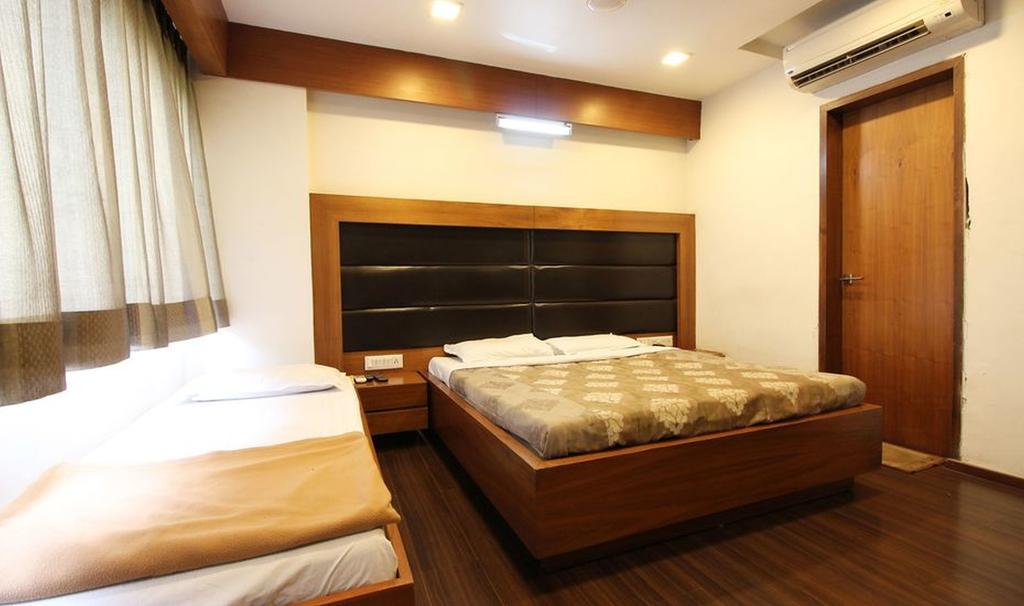 Hotel Kanak Comfort Ahmedabad Kamer foto